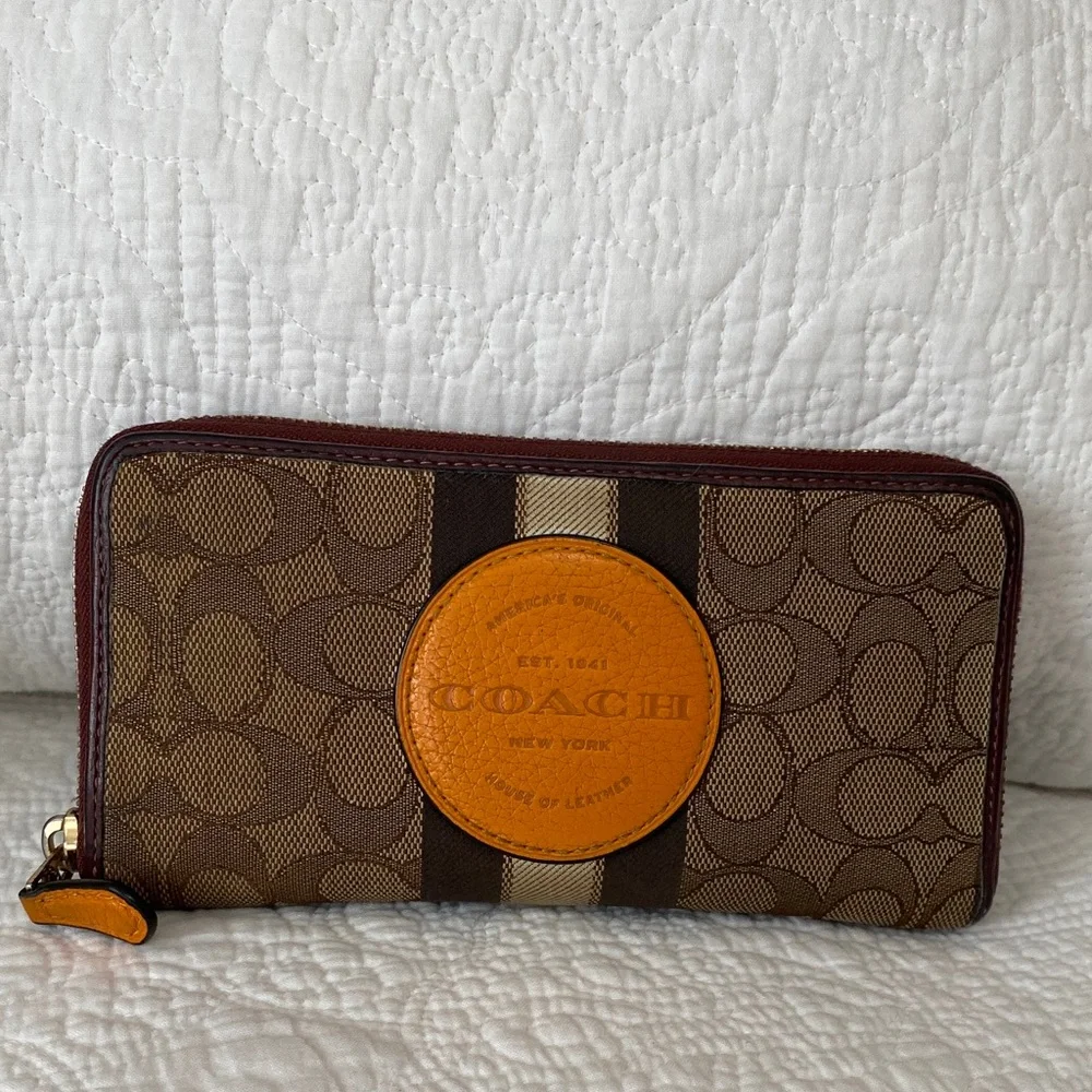 Coach Signature Jacquard With Stripe Accordion Zip Wallet — America’s Original - Picture 1 of 17